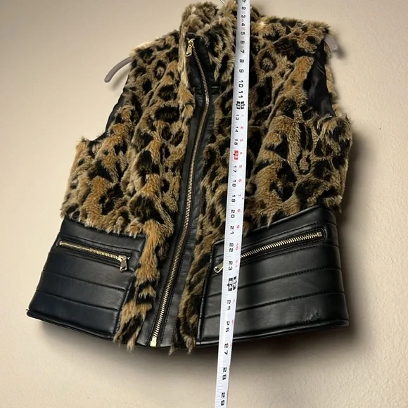 FAUX FUR AND LEATHER LEOPARD PRINT VEST L 6/8🌸 - Picture 6 of 9